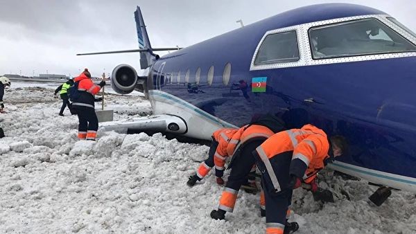 В Шереметьево бизнес-джет выкатился за пределы ВПП