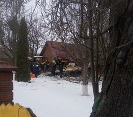 Самолет упал на дачный участок в Подмосковье