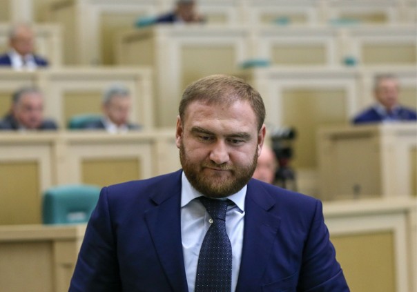 Экс-сенатор Дерев дал показания против Арашуковых по делу об убийствах