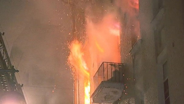 В центре Москвы на Никитском бульваре вспыхнул сильный пожар: четверо погибших