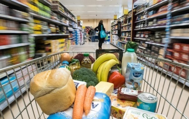 Продукты "съедают" 45% бюджета украинцев - Госстат | Порошенко понял, кто виноват в бедности украинцев