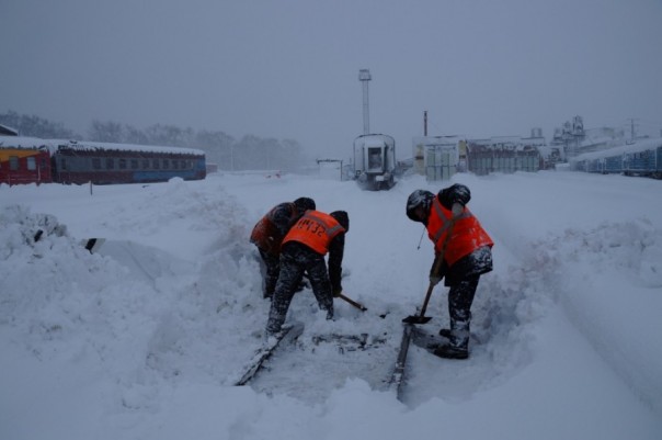 В России, чтобы железные дороги работали, их закидывают трупами