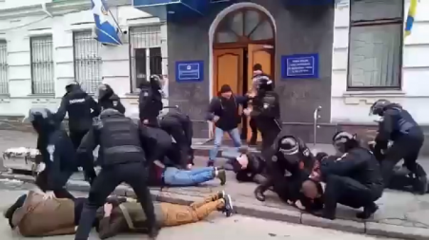 Штурм столичного райотдела: полицейским светит восемь лет тюрьмы, активистам — семь