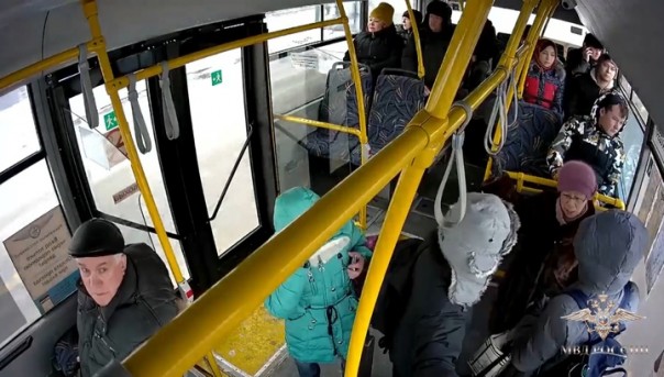 На Сахалине полицейские задержали настырную воровку, которая с шестой попытки обчистила рюкзак японской туристки