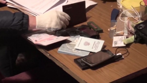 ФСБ Крыма проводит обыски у членов "Хизб ут-Тахрир"