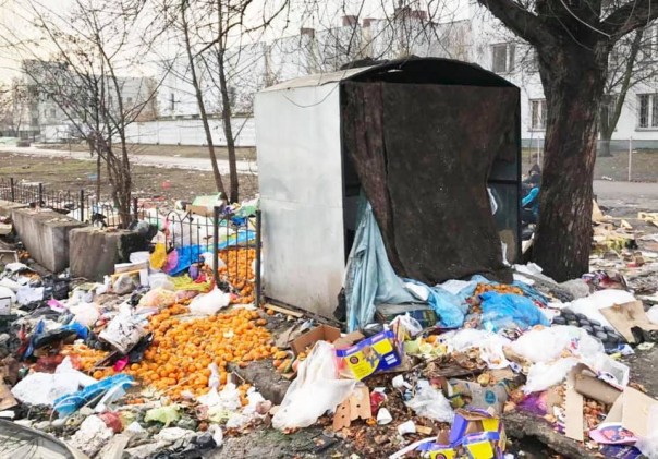 «Вся страна – мусор!». В Сети появились свидетельства приобщения Киева к нормам европейской торговли