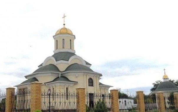 В Запорожье три человека пытались поджечь храм | В Кривом Роге подожгли дверь храма