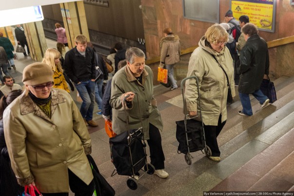 Феномен бабок с тележками