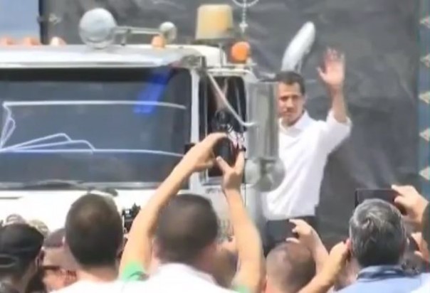 Назначенный Гуайдо посол заявила, что грузовик с гумпомощью прибыл в Венесуэлу из Бразилии