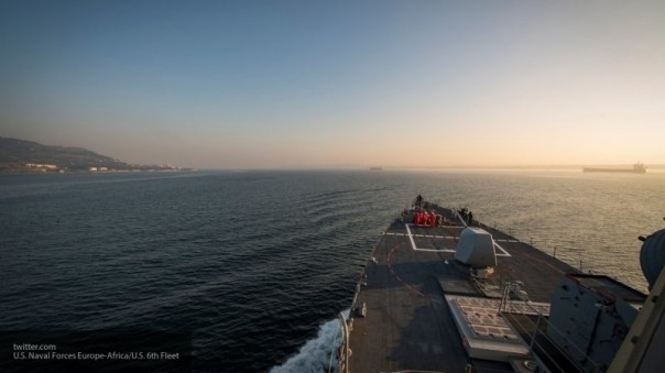 "Перекрыть баржей Керченский пролив": эксперт посоветовал Москве ответить, если "Дональд Кук" будет помогать украинцам в провокациях