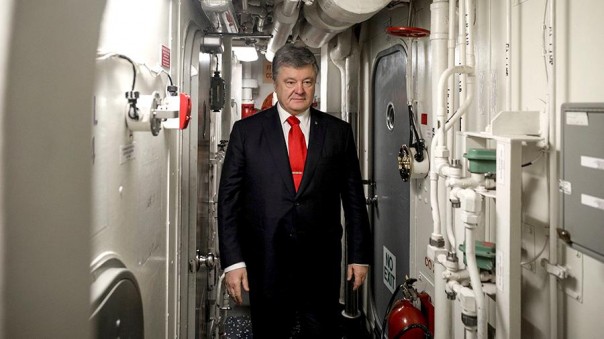Порошенко сравнили с вождем туземцев после его визита на борт эсминца США