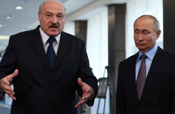 Белоруссия попросила у России 600 миллионов долларов на выплату долга