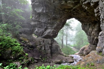 Карстовый мост. Башкортостан. Россия