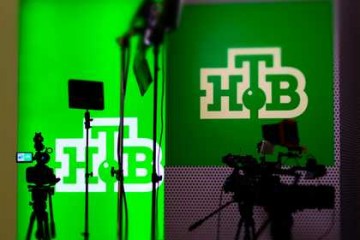 Руководство НТВ призвали к ответу за слишком глубокие декольте ведущих