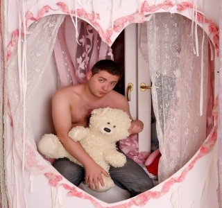 Блогер, помочившийся на ветерана, утверждает, что его не так поняли