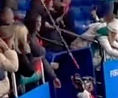 На Универсиаде болельщик отобрал у хоккеиста клюшку и продал ее за 40 тысяч