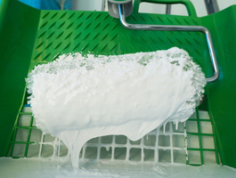 Магаданский губернатор отправил чиновников штукатурить и красить дома