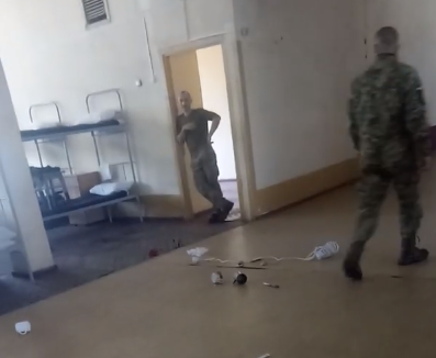 "У**ища и дол***бы!: Резервисты ВСУ показали, как с ними обращаются в украинской армии [18+]