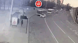 Уснувшая за рулём студентка протаранила остановку в Волгограде