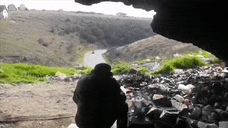 78-летний дедушка выживает в пещере под Севастополем