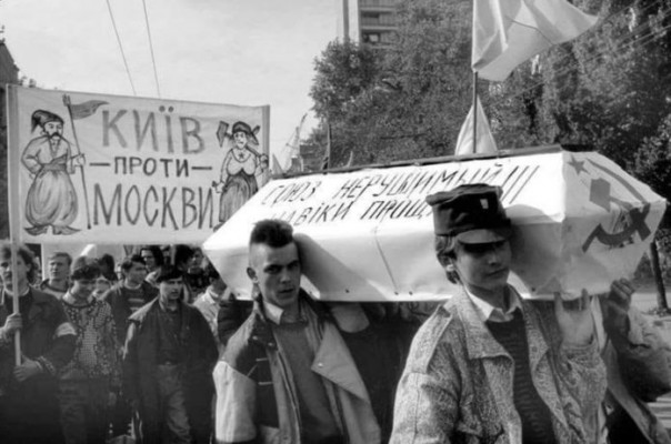 По логике украинцев, Киев надо было бомбить в 1991