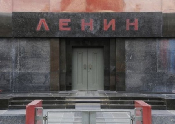 Душевнобольной облил в Москве Мавзолей Ленина оливковым маслом