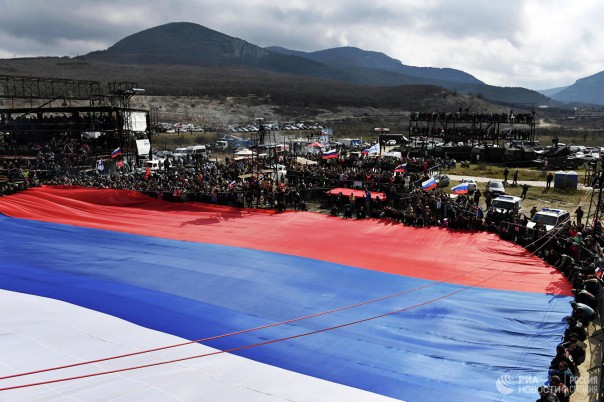 Экс-депутат Рады поздравил крымчан: Киев сам толкнул вас в объятия России