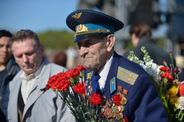 Штраф € 700: ветеранам в Латвии хотят запретить носить 9 мая форму СССР | В Латвии пассажирка автобуса напала на водителя из-за русского языка