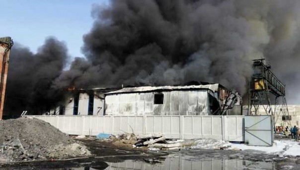 В Омске загорелся цех по производству канифоли
