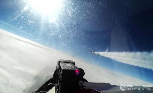 Пентагон не согласен с тем, что российский Су-27 отогнал американский B-52