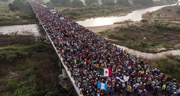 Новый караван мигрантов начал движение по Мексике к США