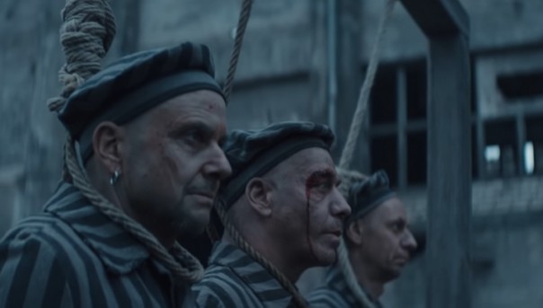 После выхода скандального ролика Rammstein пригласили в Дахау
