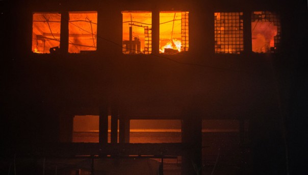 Две с половиной тысячи квадратов: в Нальчике загорелась кондитерская фабрика