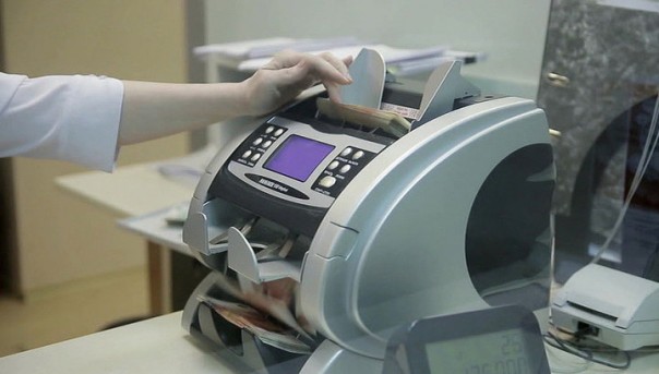 В Госдуму внесен законопроект, отменяющий "зарплатное рабство"