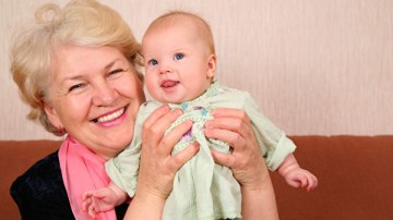 Теща против свекрови. Ученые выяснили, от какой бабушки больше пользы