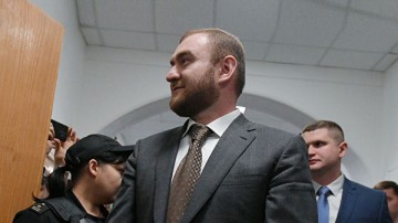 Рауфа Арашукова отстранили от должности в Совфеде