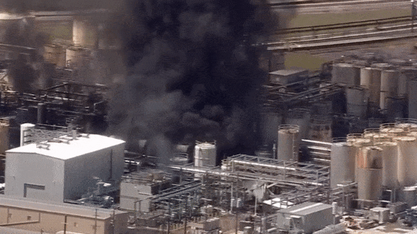 В Техасе горит химический завод — видео