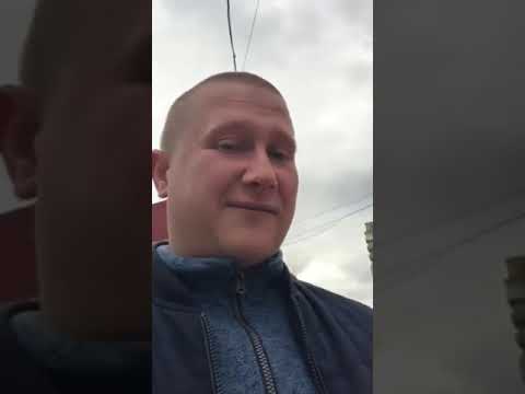 Время пришло: Сотрудники СБУ выбрасывают портрет Порошенко в мусорное ведро.