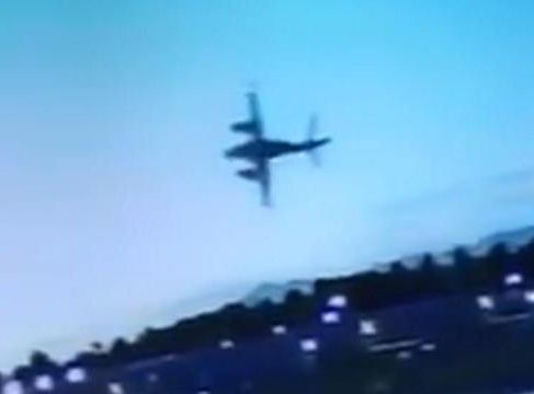 Момент крушения самолета в Калифорнии сняли на видео