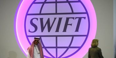 Счетная палата предложила обязать банки подключаться к российскому SWIFT