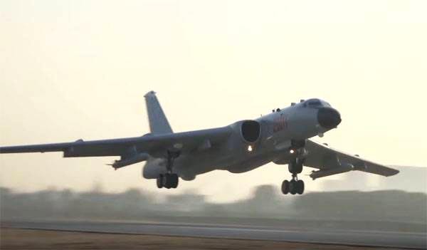 Китай перебросил стратегический H-6K ближе к индийской границе