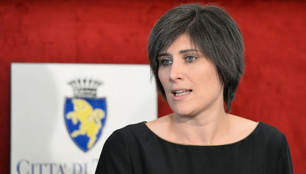 Мэр итальянского Турина получила конверт с бомбой