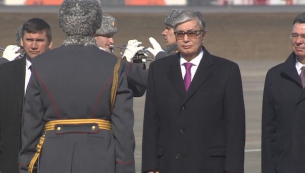 Новый президент Казахстана прибыл с первым зарубежным визитом в Москву