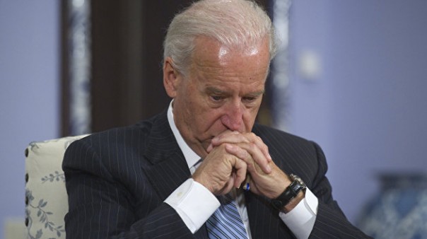 С чувством глубокой благодарности. Порошенко, подыгрывая Трампу, может посадить в тюрьму экс-вице-президента США Байдена