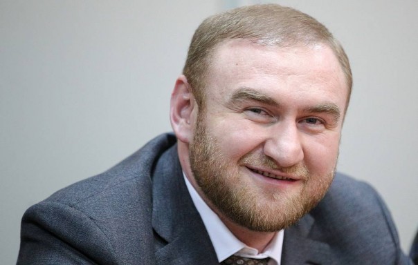 Нет халяльного меню и цифрового ТВ: Арашуковы пожаловались на жизнь в СИЗО