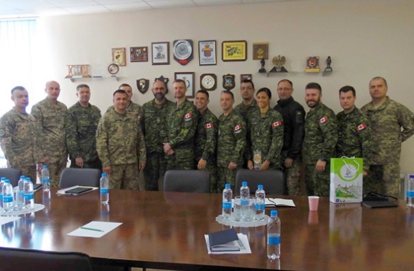 На Украину прибыла очередная группа канадских саперов-инструкторов | В Одессу прибыла партия военных внедорожников из США