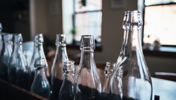 Бутылки под запретом: Украина расширила список санкционных товаров из России