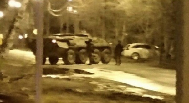 В Тюмени на Маяке проводится контртеррористическая операция. Идёт серьёзная перестрелка