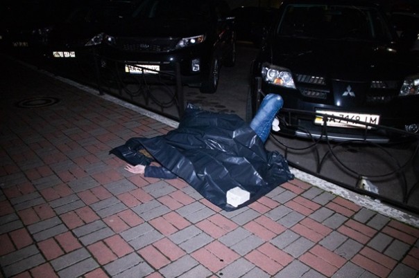 В Киеве после ссоры с парнем девушка выпрыгнула из окна