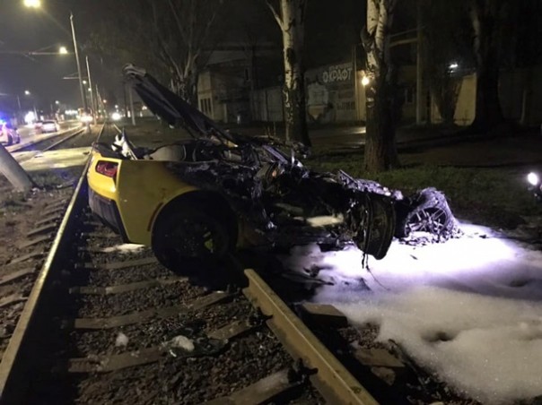 В Одессе в результате ДТП сгорел элитный спорткар | В Киеве столкнулись два такси: авто сгорели дотла